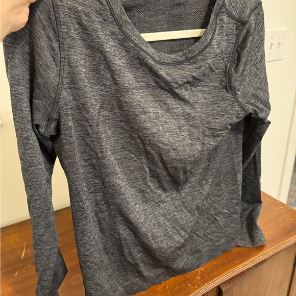 lululemon athletica Charcoal Long Sleeve Top Swiftly Tech relaxed - Picture 1 of 4
